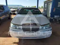 2000 Lincoln Town фото