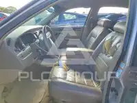 2000 Lincoln Town photo