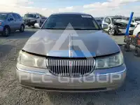 2000 Lincoln Town photo