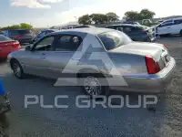 2000 Lincoln Town photo