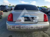 2000 Lincoln Town photo