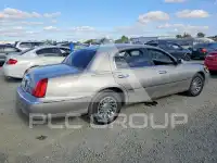 2000 Lincoln Town photo