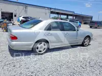 2000 Mercedes Benz E-Class photo