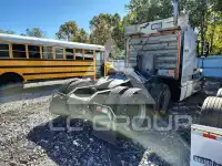 2000 Volvo VNL photo