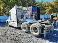 2000 Volvo VNL photo