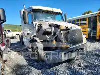 2000 Volvo VNL photo