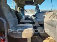 2000 Volvo VNL photo