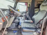 2000 Volvo VNL photo