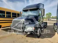 2000 Volvo VNL photo