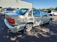 2000 Volvo S70 photo
