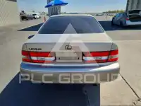 2000 Lexus ES300 photo