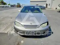 2000 Lexus ES300 photo