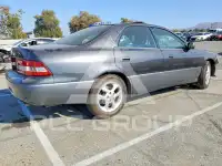 2000 Lexus ES300 photo