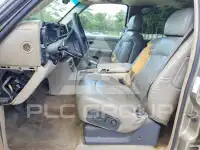 2001 Chevrolet Suburan photo