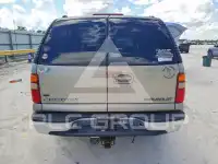 2001 Chevrolet Suburan photo