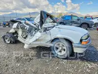 2001 Chevrolet S10 photo