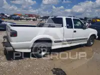 2001 Chevrolet S10 photo