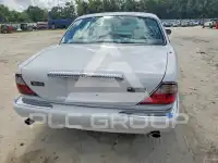 2001 Jaguar XJ photo