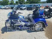 2001 Honda GL photo