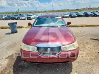 2001 Lincoln Town фото