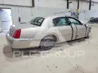 2001 Lincoln Town фото