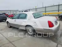 2001 Lincoln Town фото