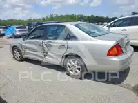 2001 Toyota AVALON фото