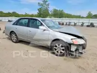 2001 Toyota AVALON фото