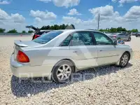 2001 Toyota AVALON photo