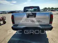 2002 Nissan FRONTIER photo