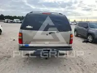 2002 Chevrolet Suburan photo