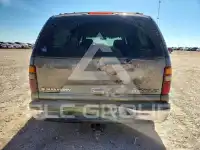 2002 Chevrolet Suburan photo