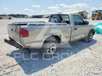 2002 Chevrolet S10 photo