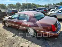 2002 Lincoln Town photo