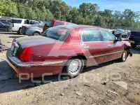 2002 Lincoln Town photo