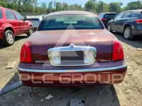 2002 Lincoln Town photo