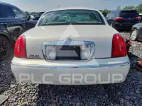 2002 Lincoln Town фото