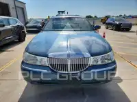 2002 Lincoln Town фото