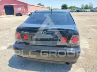 2002 Lexus IS photo
