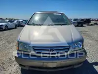 2002 Toyota SIENNA photo