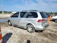 2002 Toyota SIENNA photo
