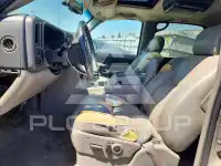 2003 Chevrolet Suburan photo