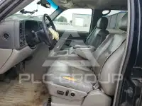 2003 Chevrolet Suburan photo