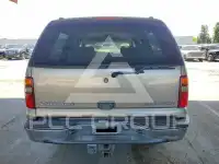2003 Chevrolet Suburan photo