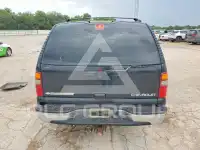 2003 Chevrolet Suburan photo
