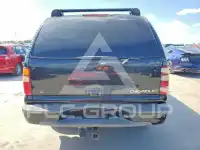 2003 Chevrolet Suburan photo