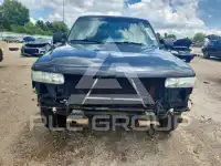 2003 Chevrolet Suburan photo