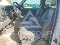 2003 Chevrolet Suburan photo