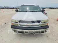 2003 Chevrolet Suburan photo