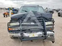 2003 Chevrolet Suburan photo